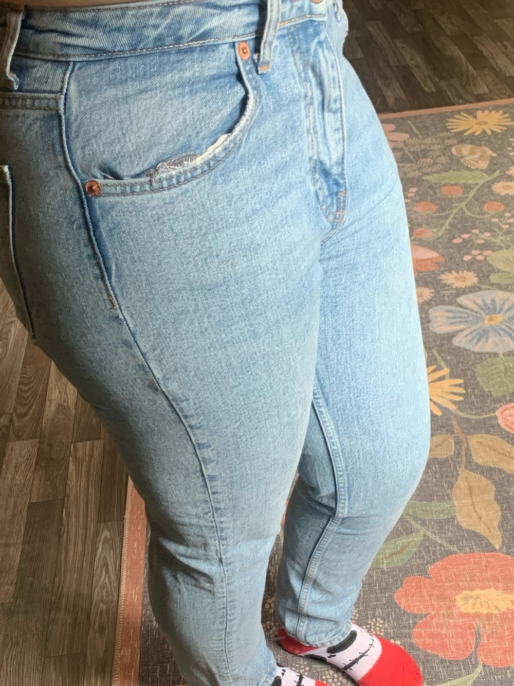 Zara light wash mid rise size 6 Skinny Jeans